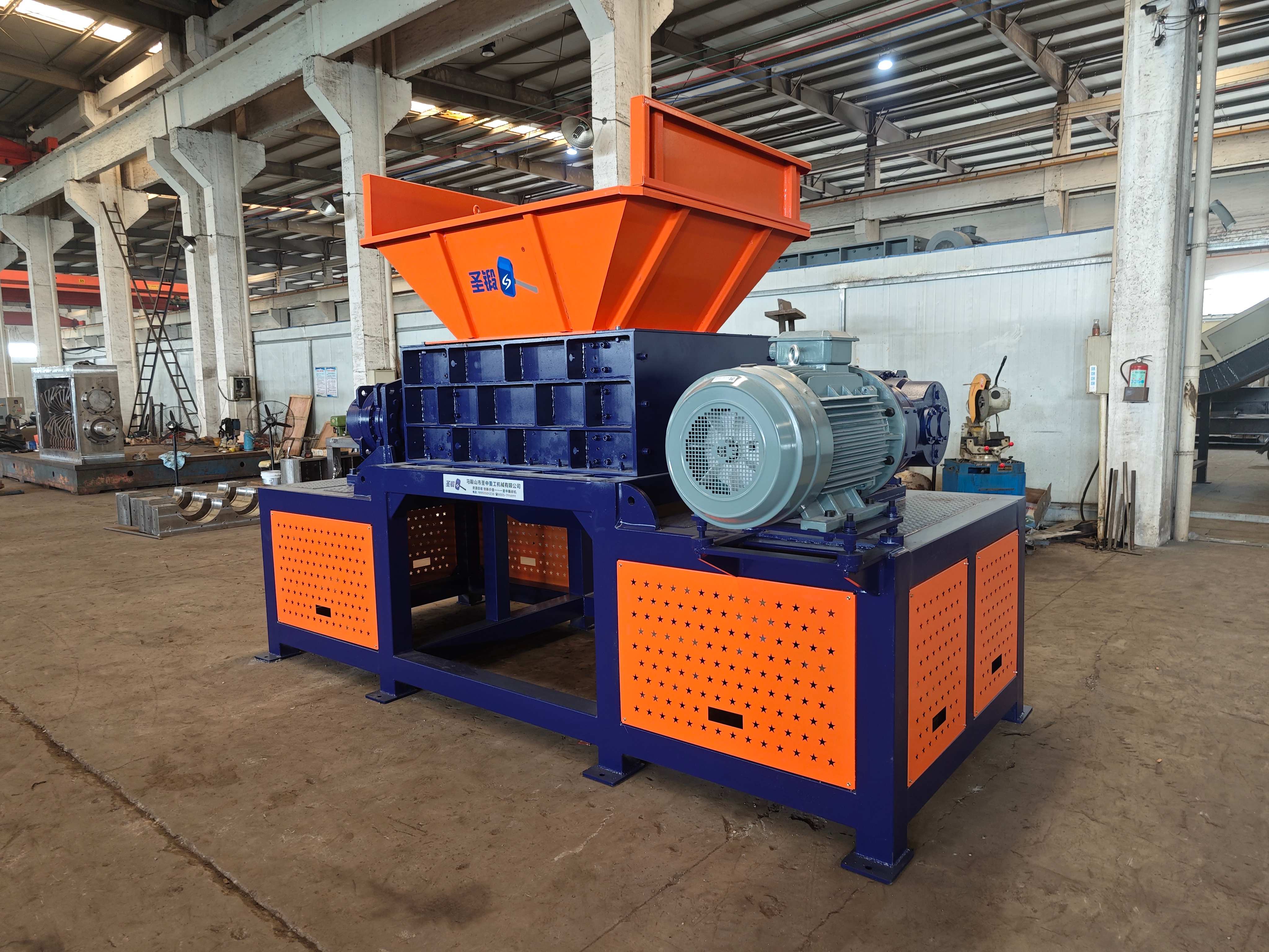 Four-Shaft Shredder Selection Guide: Key Factors for Efficient Industrial Shredding