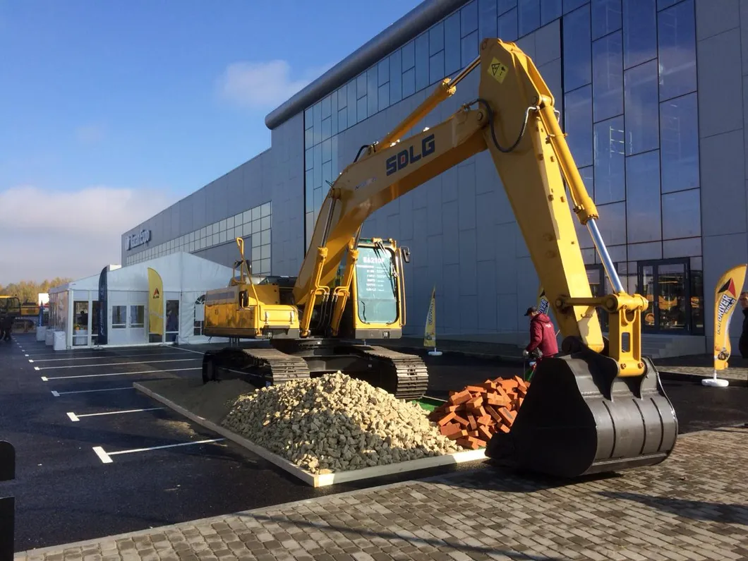 25T short boom hydraulic crawler excavator SDLG E6250F with strong power