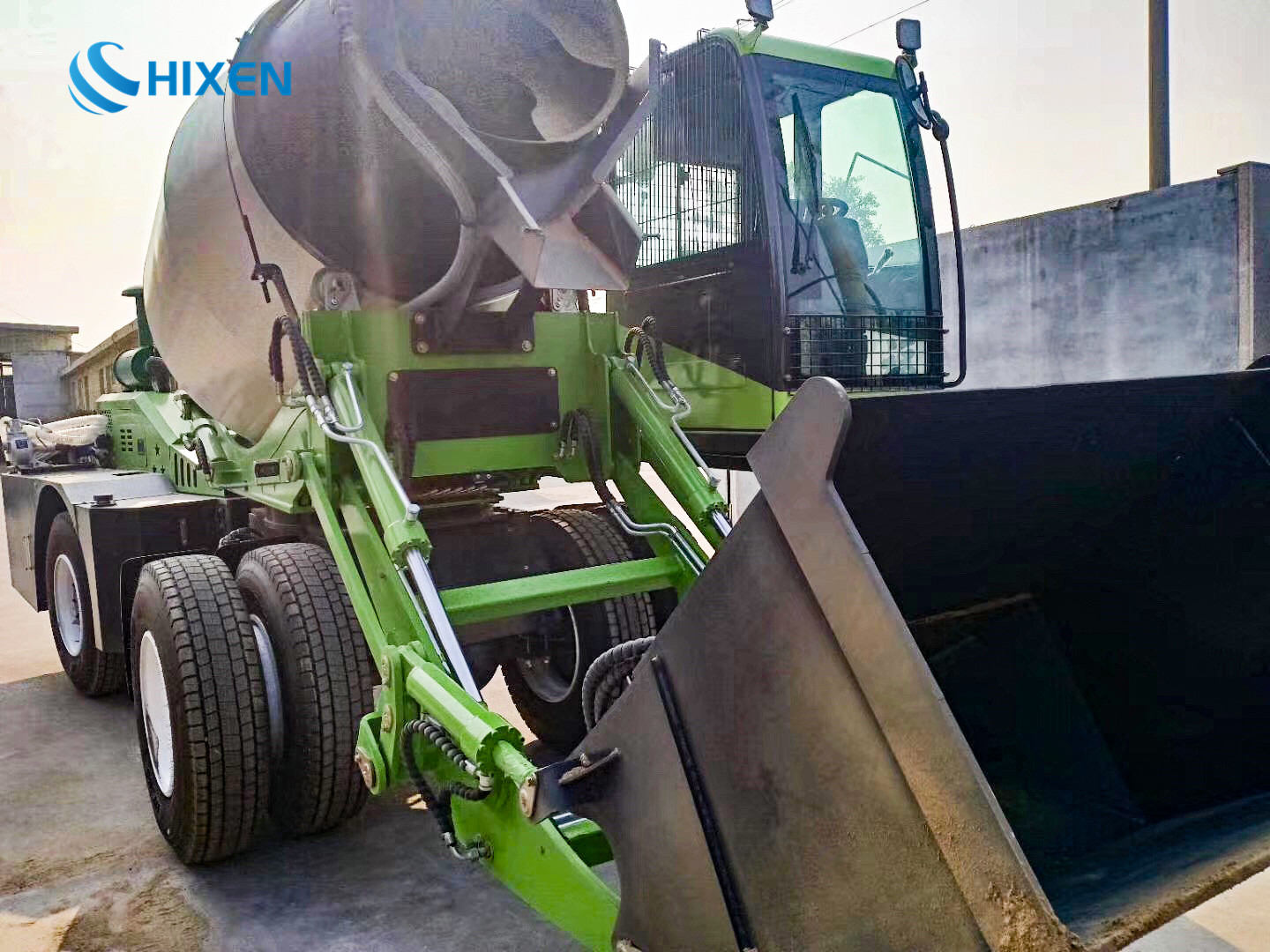 4 Cbm Concrete Mixer Truck for Sale Self Loading Automatic Feeding Mixer