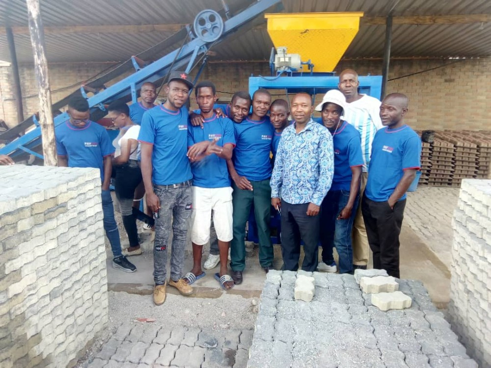 6 Inches Hollow Block Making Machine in Jamaica Qt4-24 Concrete Pavement Brick Machine