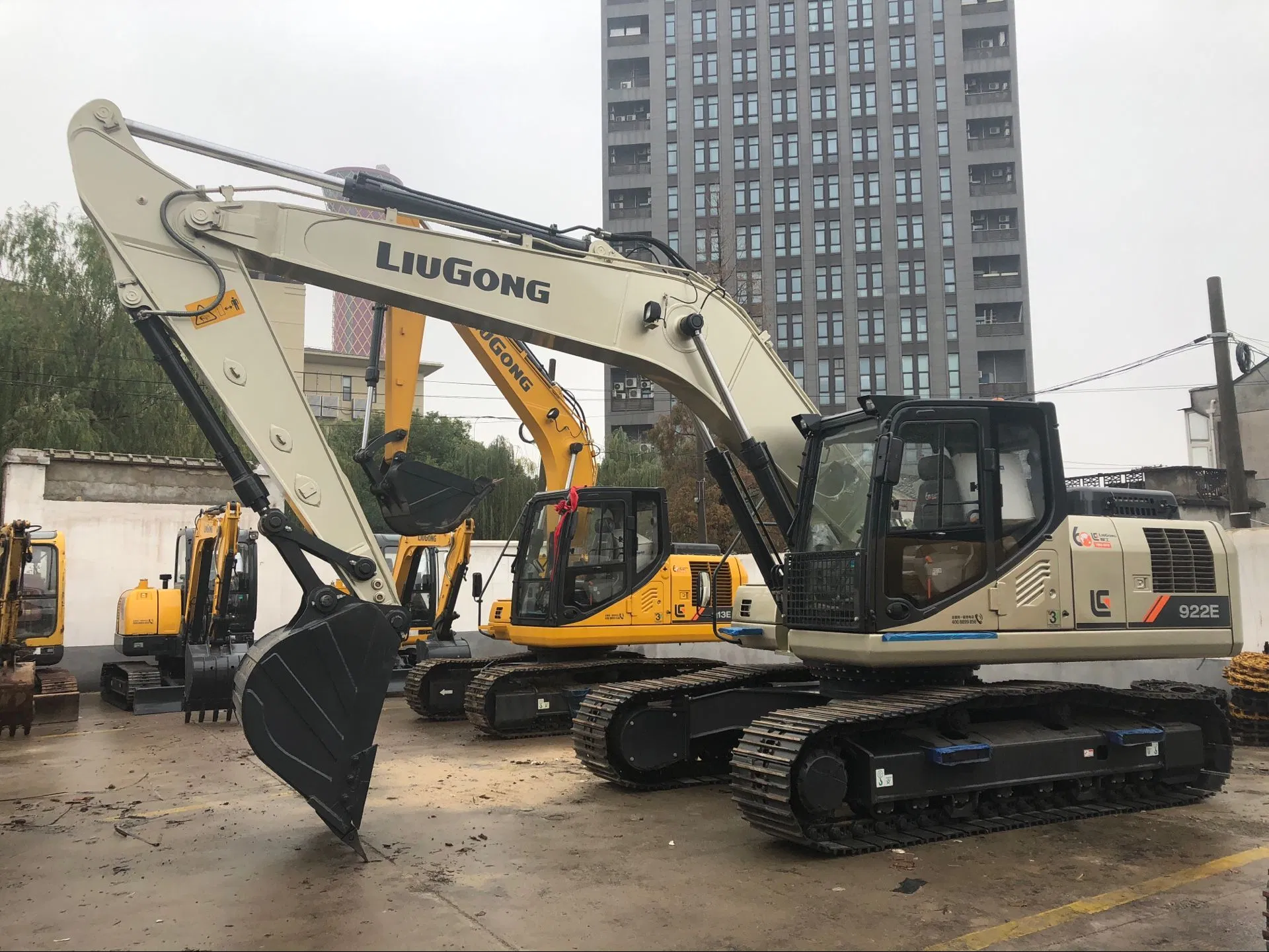 Chinese Liugong Excavators 970e Heavy Large 70 Ton Crawler Excavators