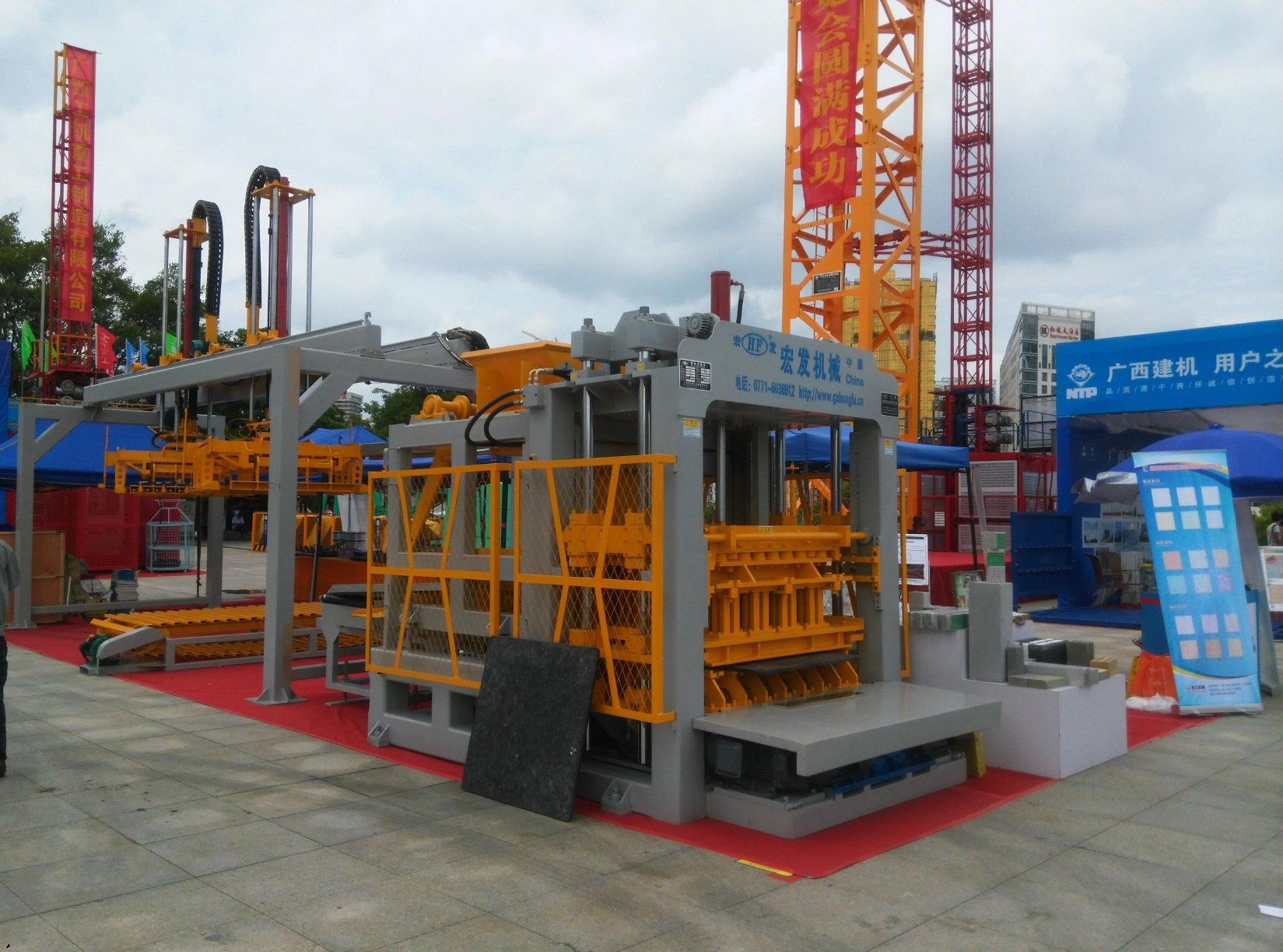 Constructions Machinery of Small Manufacturing Machines Price of Block Brick Machine Cement Concrete Paving Brick Tile Hollow Blocks Making Machine