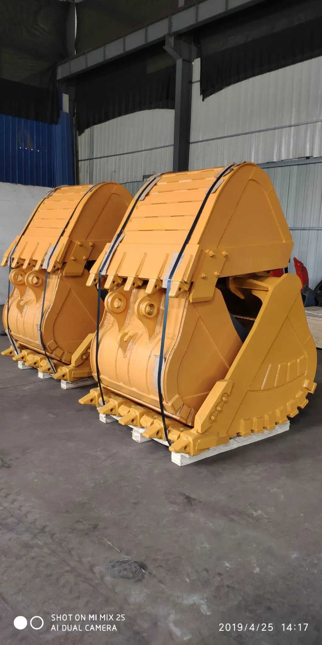 High Quality Excavator Bucket Rock Type E320 1.2m3 Spare Parts for Construction Machinery