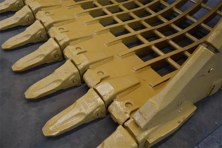 Hot Sale Skid Steer Loader Attachment Skeleton Rake Bucket on Mini Digger