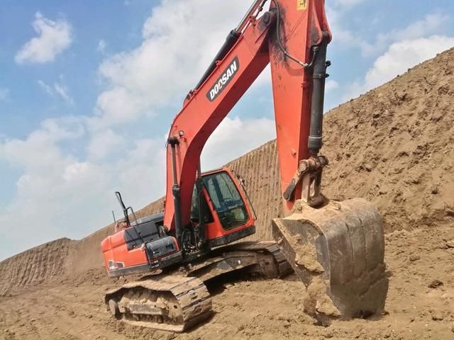 Low Price Original Working Time 4600 Hours Good Condition Used Doosan 220-7 Excavator in Stock for Africa