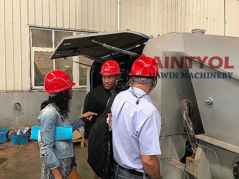 Made in China Ce Quality Concrete Mixing Pump Concrete Pump with Mixer on Sale