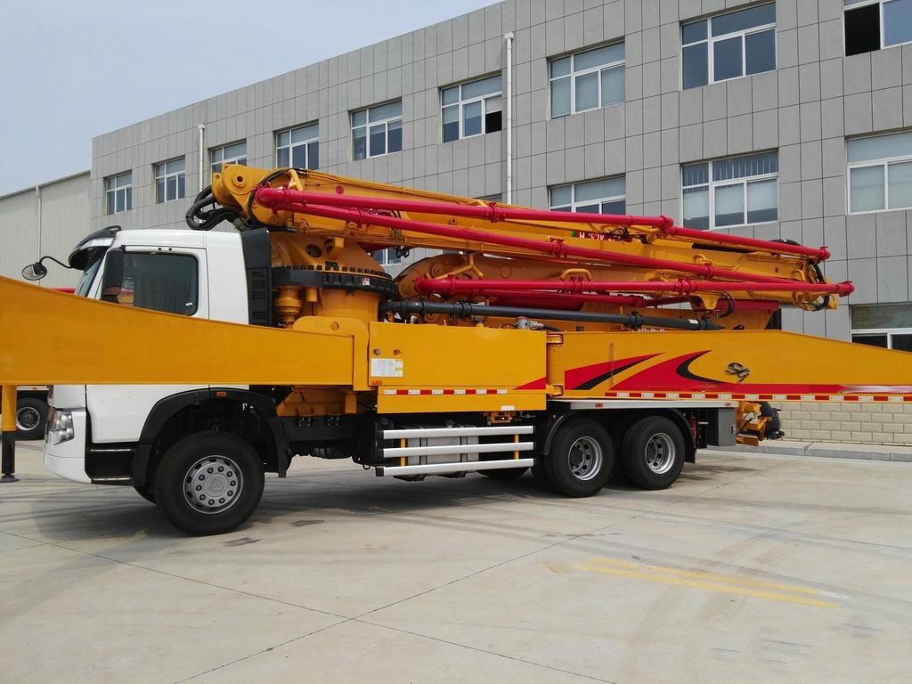 Official Schwing Concrete Pump Truck Hb62V 62m Concrete Truck with Top Chassis Price