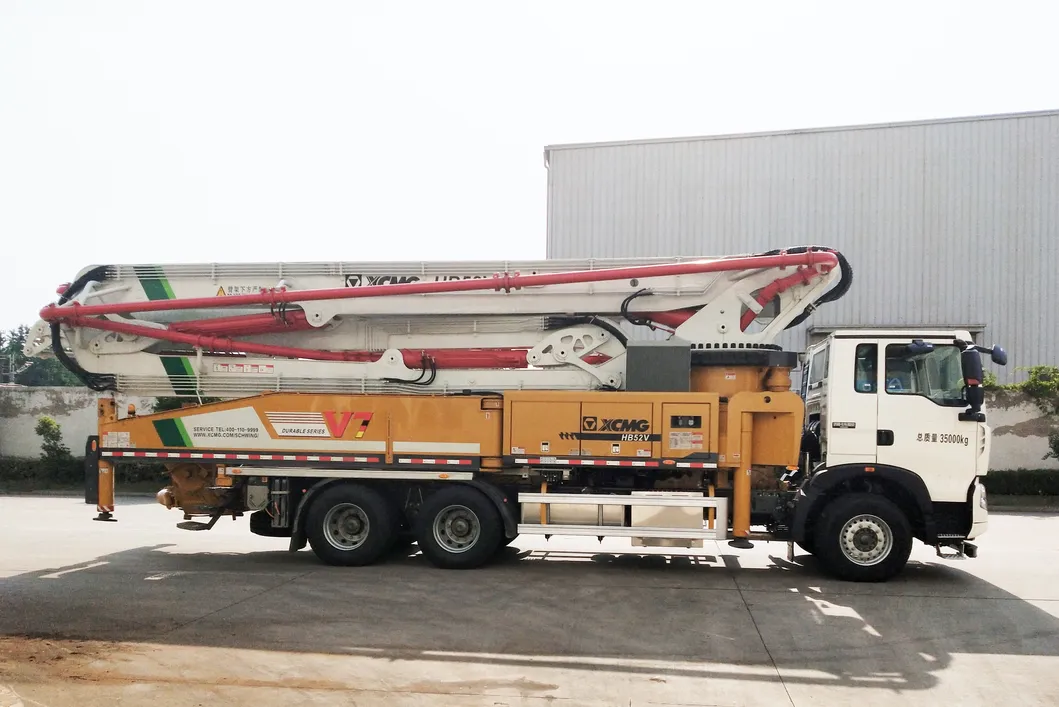 XCMG 52m Concrete Pump Truck Hb52V with HOWO Chassis Price