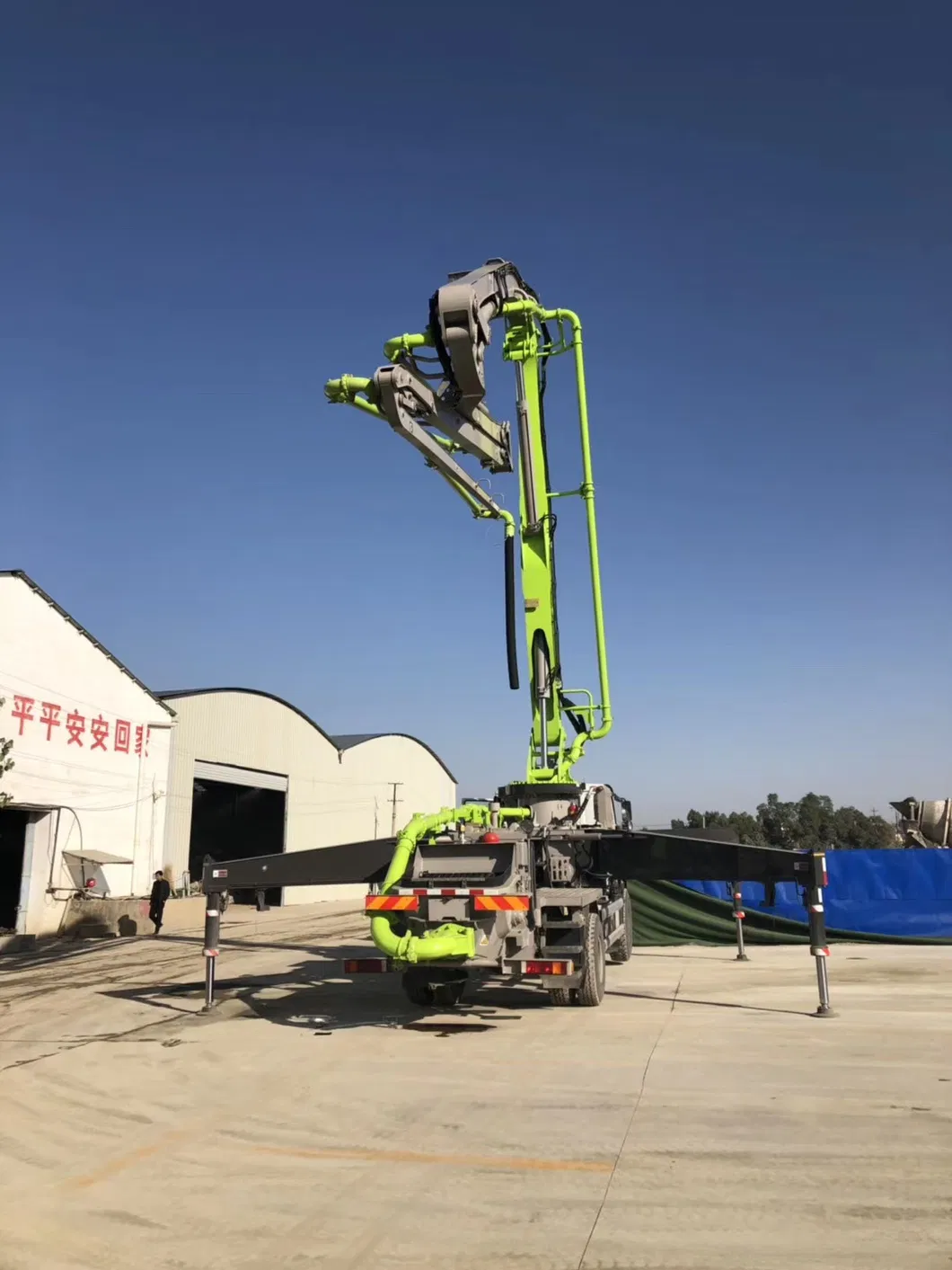 Zoomlion 37X-5rz 37m Concrete Pump Truck with HOWO Chassis